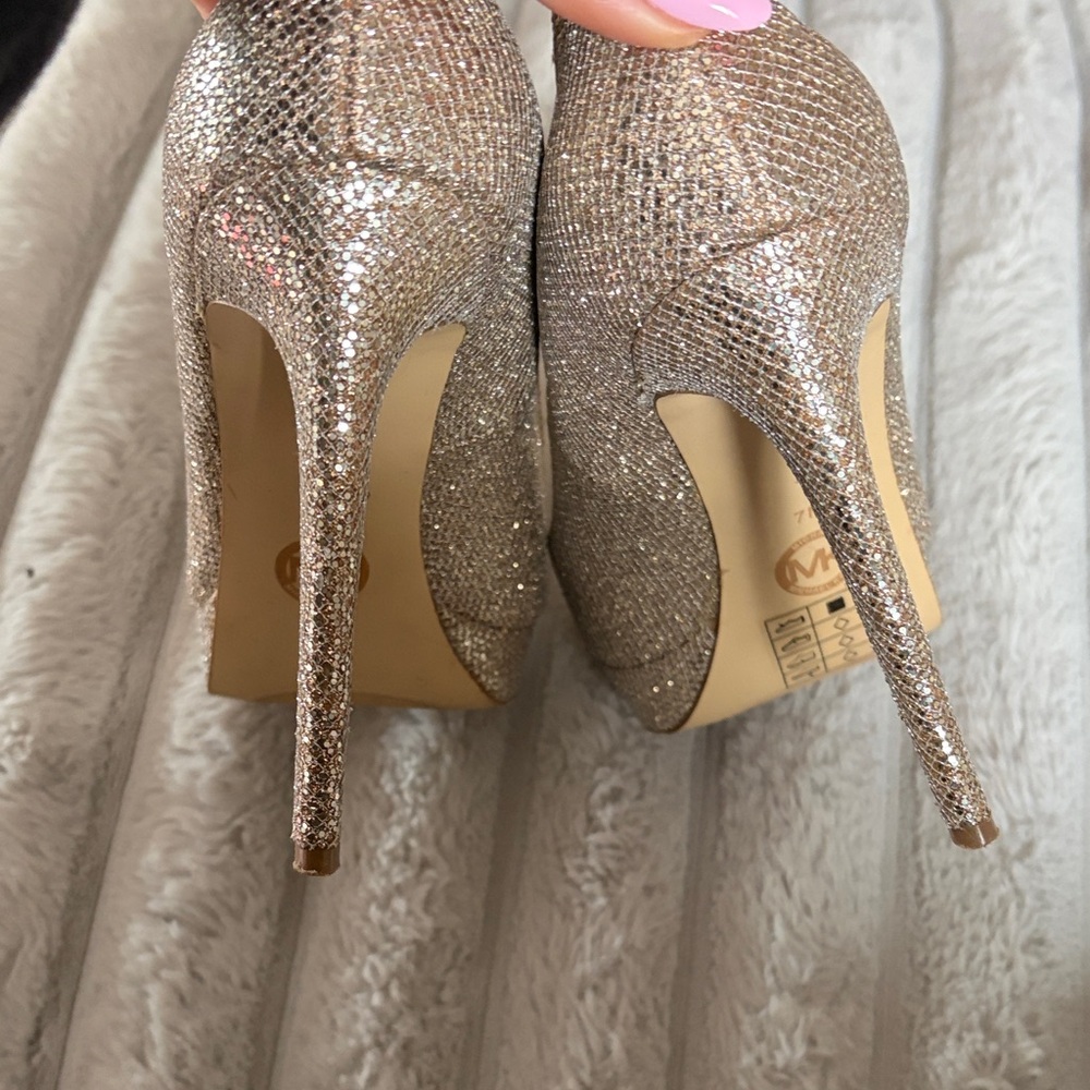 Michael Kors Gold Peep-Toe Heels - 7 - Picture 4 of 5